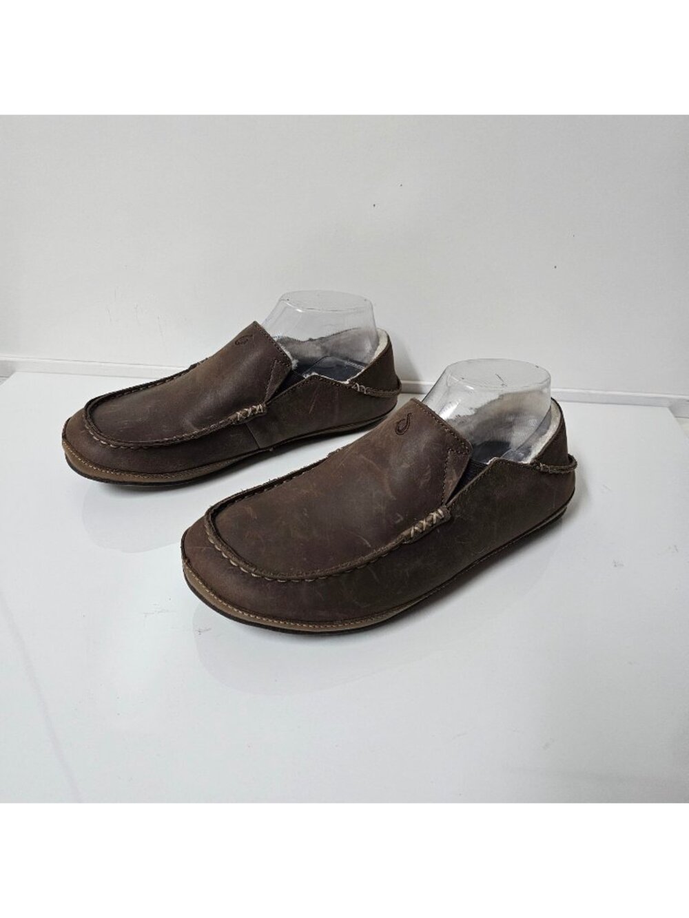 OluKai Moloā Men's Nubuck Leather Slippers in the Dark Wood colorway Size7